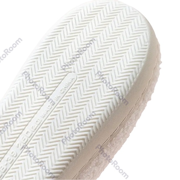 Mini heart motif slippers molded bottom NWT size 6.5-7 Fun summer gift idea - Picture 2 of 2